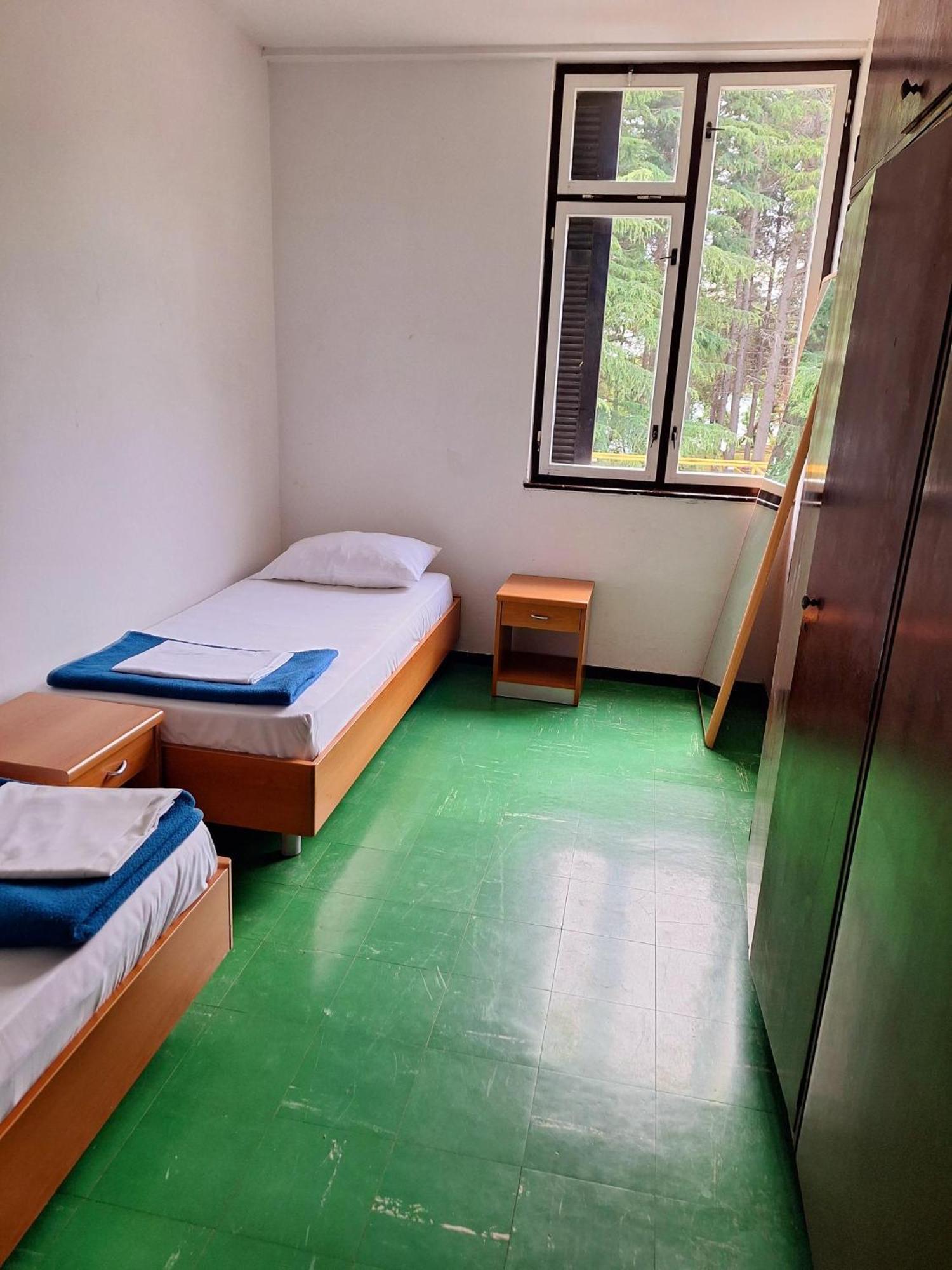 Youth Hostel Pinesta Novigrad  Ngoại thất bức ảnh